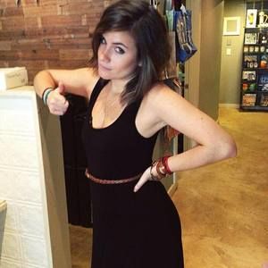 Meet your Posher, Lydie